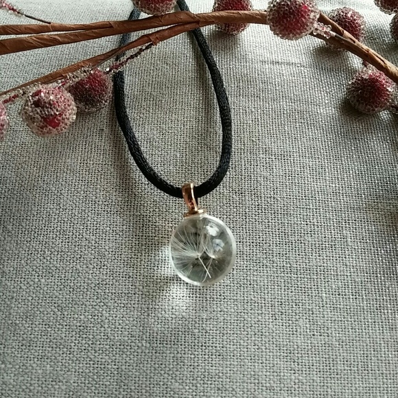 Dainty Dandelion Seed Wish Necklace - Picture 3 of 4